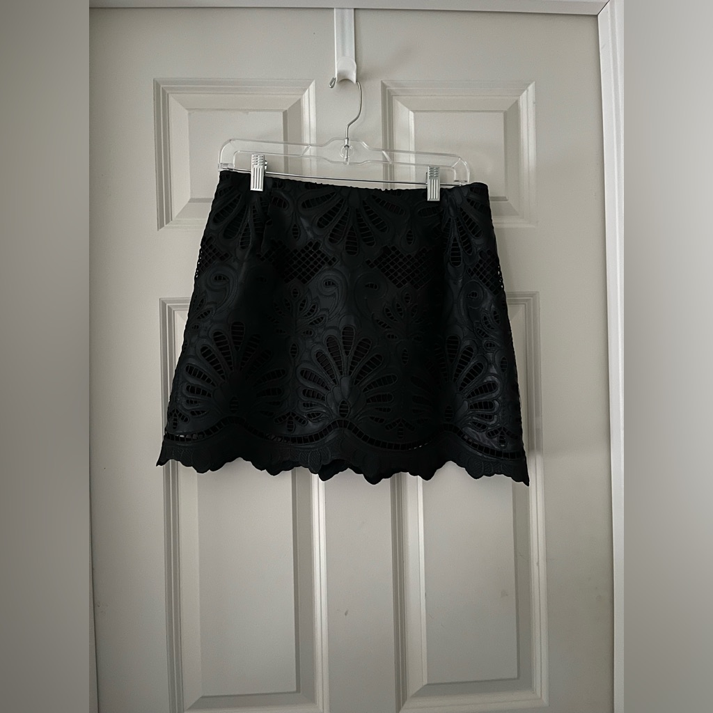 Womenâs H&M Black Eyelet Embroidery Mini Skirt Scalloped Hem Size 10